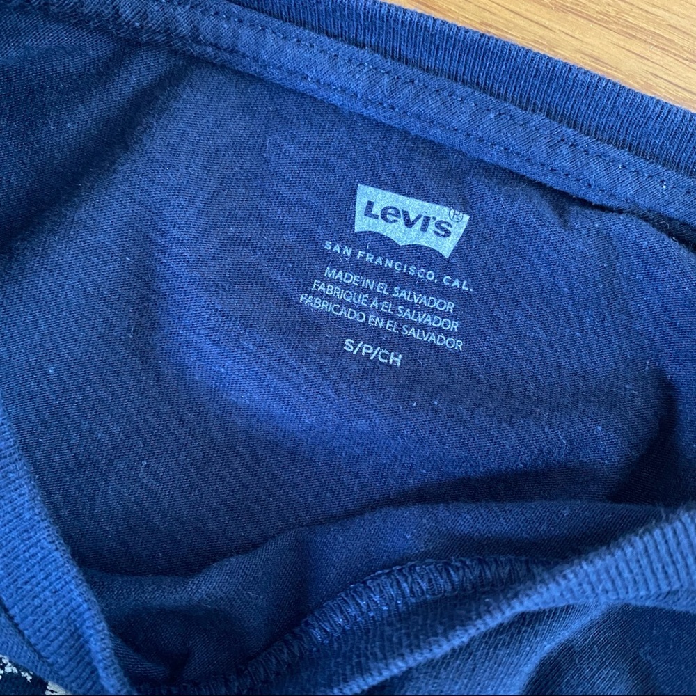 Levi’s Tee - Picture 2 of 2